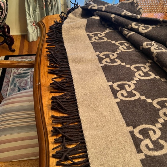 Gucci Dark Brown throw . Purchased in San Francisco mid 2000’s been in storage - Picture 3 of 3